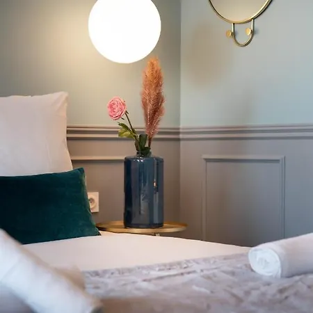 Romantic Gem - Eiffel Tower Apartment
